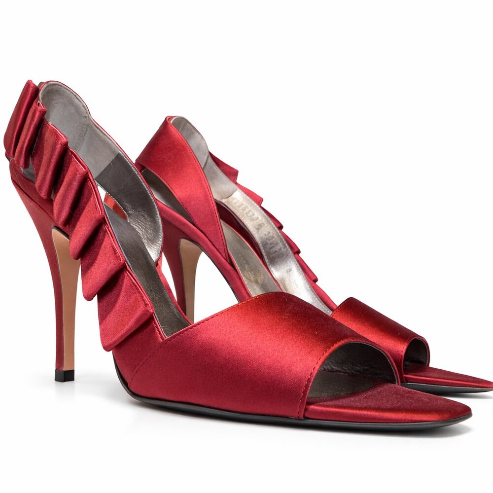 👠Salvatore Ferragamo Red Heels 👠 - UNUSED - Authentic Lavish Statement